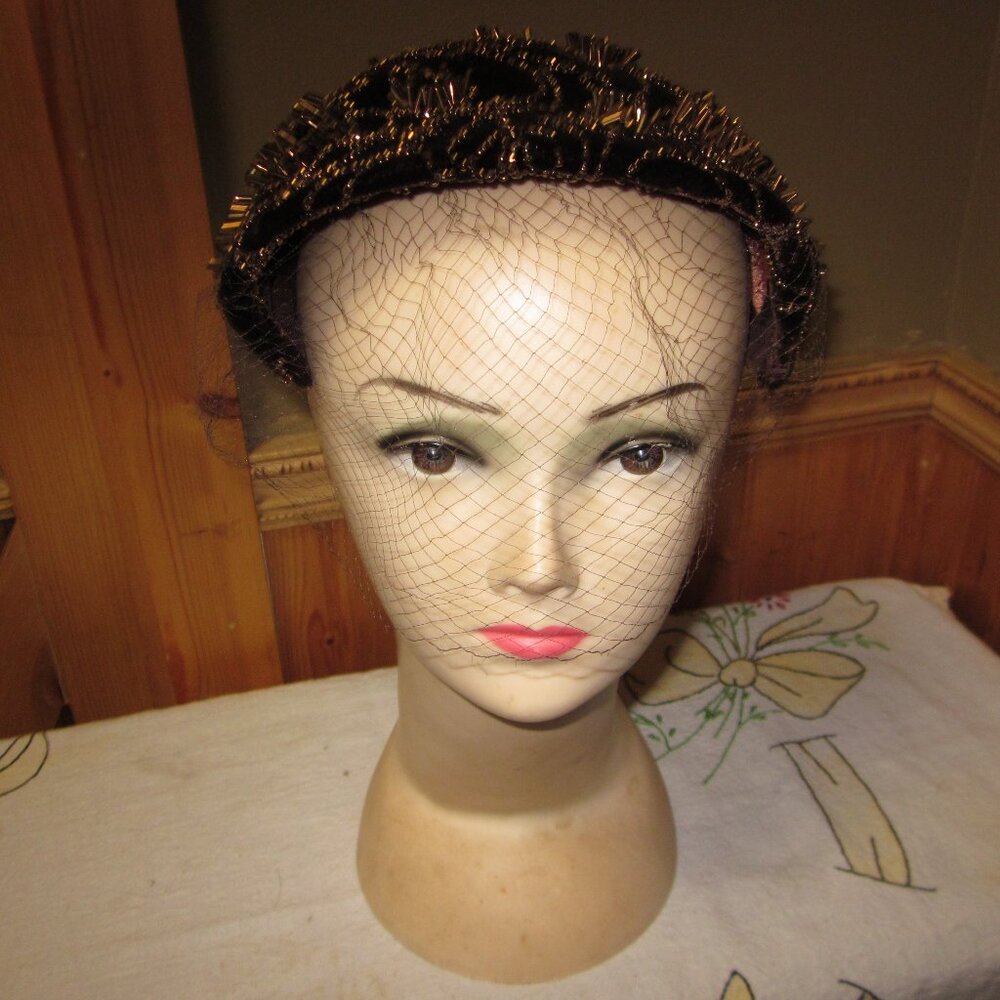 Vtg Hollywood glam brown velvet beaded fascinator veil hat stunning bead work